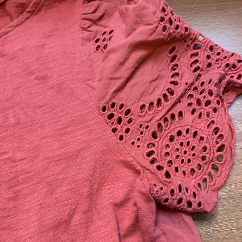 Boden Sz 6 eyelet back Tee